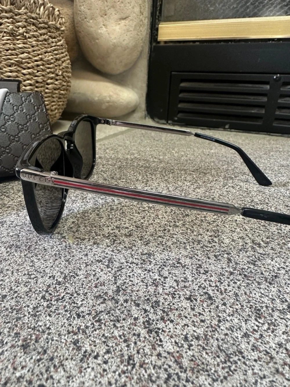 Gucci Black Oversized unisex Sunglasses with Dark Lenses - Picture 5 of 9